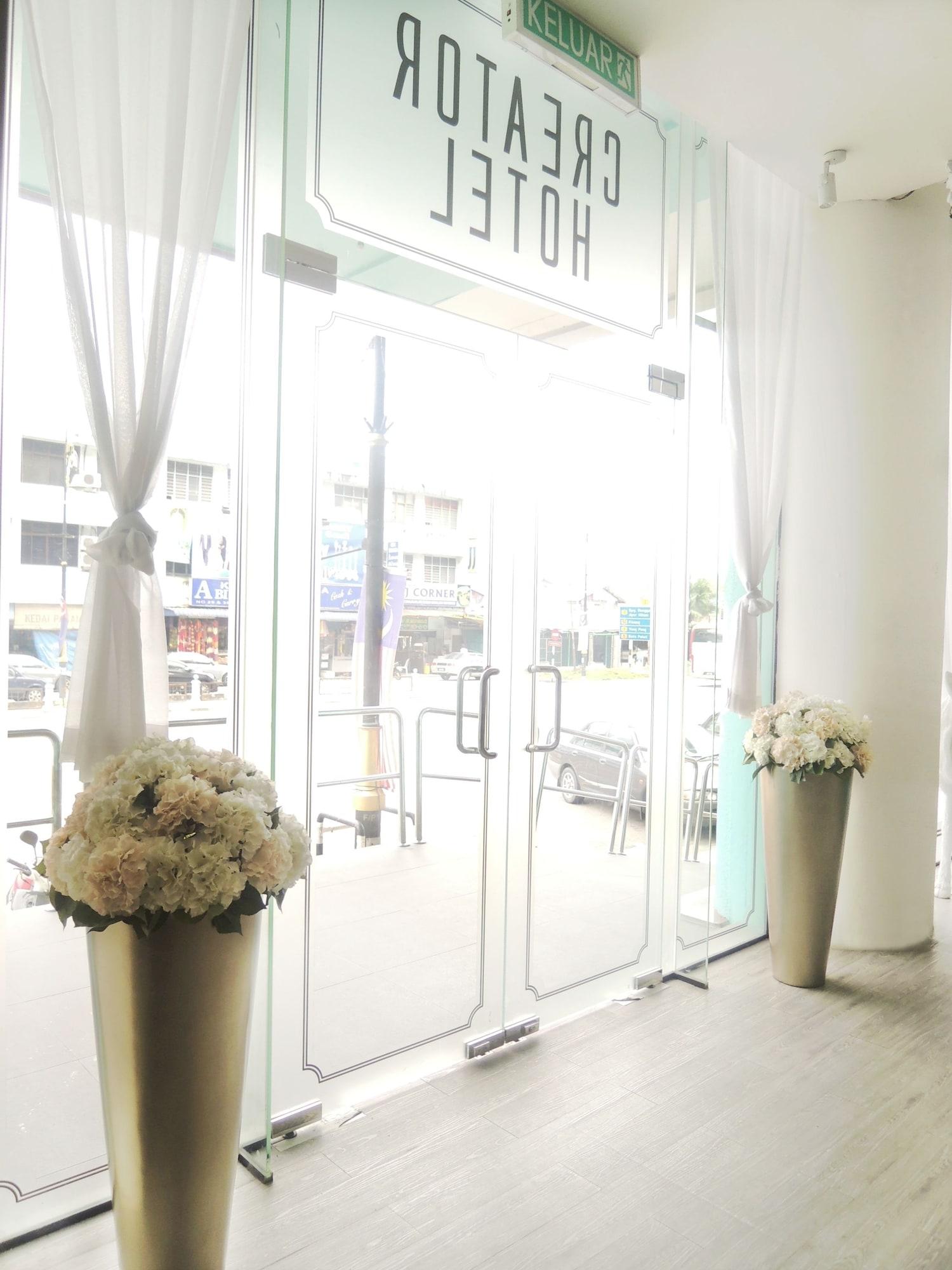 Creator Hotel Kulai Kültér fotó